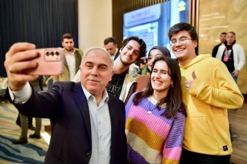 Fatih Belediye Başkanı Turan kütüphane gençleriyle iftarda bir araya geldi
