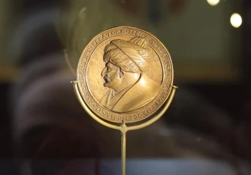 Fatih Sultan Mehmet madalyonunun sergilenmesine başlandı
