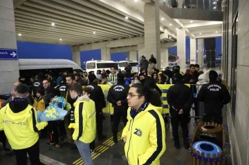 Fenerbahçe kafilesine Gaziantep'te coşkulu karşılama