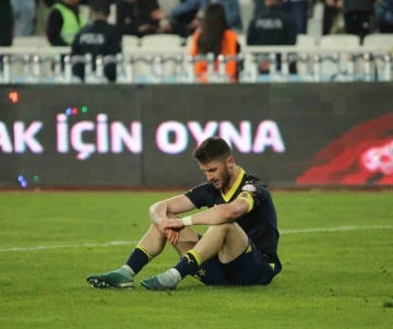 Fenerbahçeli futbolcular maç sonu üzüntü yaşadı
