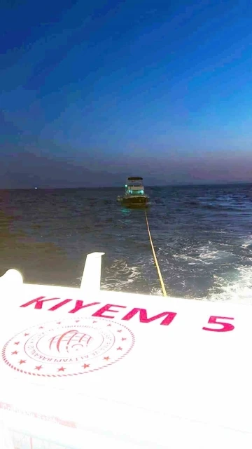 Fethiye’de arızalanan tekneyi KIYEM ekipleri kurtardı
