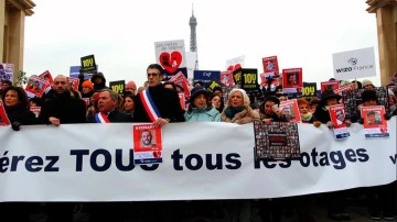 Fransa’da esir protestosu: “Esirleri evlerine geri getirin”