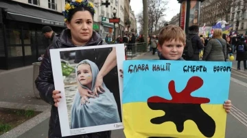 Fransa’da savaşın yıldönümünde Ukrayna’ya destek gösterisi

