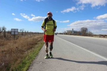 Fransa’dan yola çıkan koşucu, koşa koşa Adana’daki maratona gidiyor