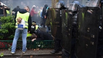 Fransa'da emeklilik reformu karşıtı gösteri öncesi 14 kişi gözaltına alındı