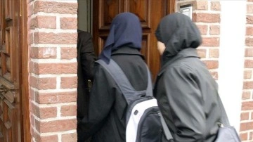 Fransa'da kıyafeti yüzünden derslere alınmayan Müslüman öğrenci, gördüğü ayrımcılığı BM'ye şikayet etti