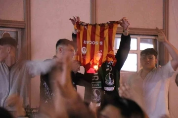 Galatasaraylı taraftarların şampiyonluk sevincine Tatanga engeli
