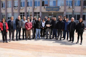 Gazeteciler adliye önündeki saldırıyı kınadı
