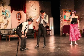 Gaziantep Kolej Vakfı’nda Lüküs Hayat müzikali sahnelendi
