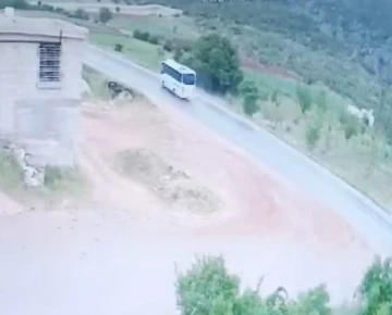 Gaziantep’te astsubayın öldüğü midibüs kazası kamerada
