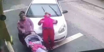 Gaziantep’te kaldırımda yürüyen 2 kadın ile bebeğe araba çarptı
