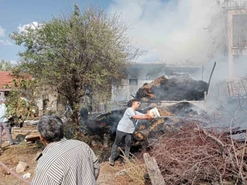 Gediz’de meydana gelen yangında traktör yandı, hayvanlar telef oldu

