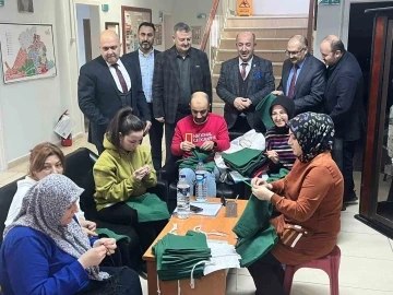 Gediz Halk Eğitimi Merkezi Müdürlüğünden Filistin’e 2 bin parça kıyafet

