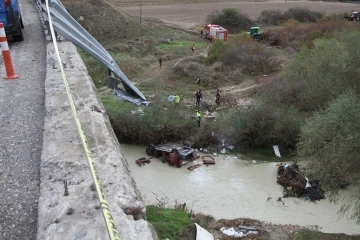 Gediz Nehri’ne uçan araçta 3 kişi hayatını kaybetti
