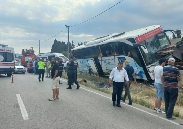 Tur otobüsü kaza yaptı; 1 ölü, 8 yaralı