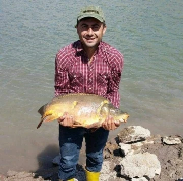 Genç adam balık tutmaya gittiği gölette can verdi
