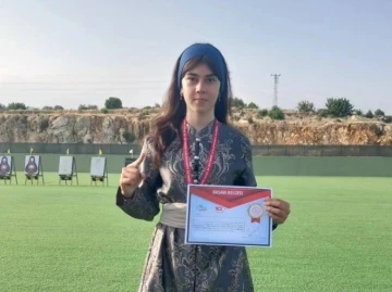 Genç okçu Seher Coşğun, Türkiye şampiyonu oldu
