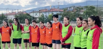 Gençlergücü Kadın Futbol Takımı, önyargıları kırarak kadının gücünü gösterdi
