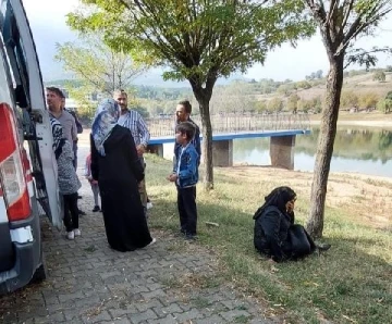 Bursa'da gölete düşen 2 oğlunu son anda boğulmaktan kurtardı