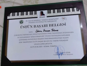 Görme engelli piyanist Ekrem Özcan Yılmaz’a üstün başarı belgesi
