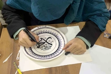 Gümüşhane’de üniversite öğrencileri Hüsn-i Hat sanatını öğreniyor

