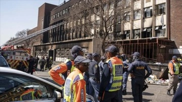 Güney Afrika'daki yangında ölen 74 kişiden 62'sinin kimliği henüz belirlenemedi