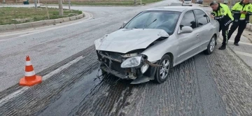 Hafif ticari araç ve otomobil çarpıştı: 5 yaralı
