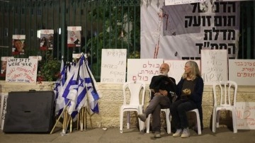 İsrailliler Netanyahu'nun istifası için çadır kurdu 