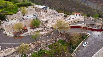 Hatay’ı vuran depremde Bayezid-i Bistami Türbesi de büyük zarar gördü
