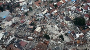 Hatay'da depremin yol açtığı yıkım havadan görüntülendi