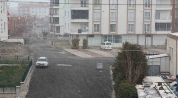 Hava sıcaklığının gece eksi 3’e kadar düştüğü Aksaray’da kar yağışı
