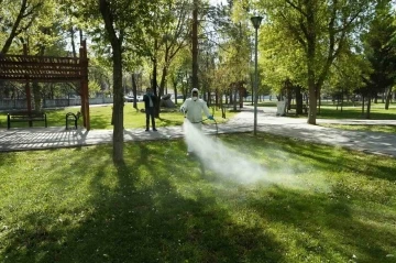 Havaların ısınmasıyla Melikgazi Belediyesi ilaçlama çalışmalarına başladı
