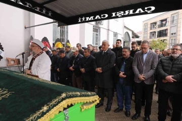 Hayatını kaybeden Umurlu eski belediye başkanı Vardar, toprağa verildi
