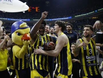 Hayes-Davis rekor kırdı, Fenerbahçe farklı kazandı