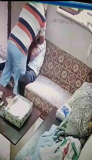 Hırsız çalışana patron dayağı kamerada: Elinden zor kurtuldu

