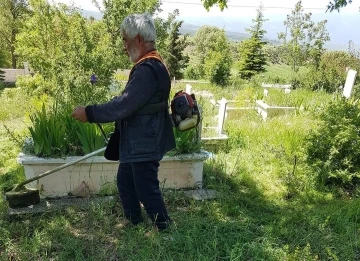 Hisarcık’ın Karbasan köyünde gönüllülerden mezarlık temizliği
