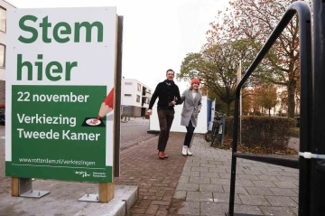 Hollanda’da halk genel seçimler için sandık başında
