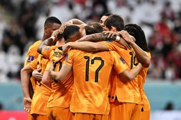 Hollanda, Dünya Kupası'nda son 16'ya yükseldi