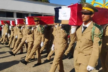 Humus’taki harp okulu mezuniyet töreni saldırısında ölenler için cenaze töreni düzenlendi
