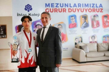 İhlas Koleji öğrencisi kick boksta Türkiye şampiyonu oldu
