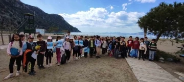İlkokul öğrencilerinden kıyı temizliği
