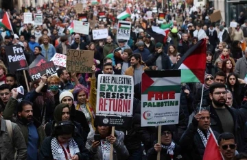İngiltere’de 300 bin kişi Gazze Şeridi’nde “ateşkes” için yürüdü
