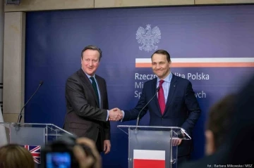 İngiltere Dışişleri Bakanı Cameron: &quot;Ukrayna’ya yardım paketi konusunda ABD’li dostlarımızı ikna etmeliyiz&quot;
