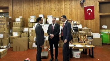 İngiltere İşçi Partisi lideri Starmer'den depremzedelere yardım merkezine ziyaret