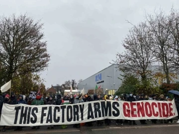 İngiltere ve İskoçya’da Filistin destekçilerinden F-35 parçaları üreten firmaların önünde protesto
