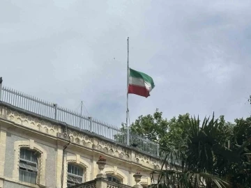İran İstanbul Başkonsolosluğu’nda bayraklar yarıya indirildi
