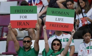 İran Milli Futbol Takımı, maç öncesi milli marşı söylemedi
