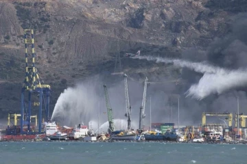 İskenderun Limanı’ndaki yangını söndürme çalışmaları devam ediyor
