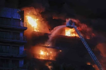 İspanya’da 14 katlı binadaki yangında 4 kişi hayatını kaybetti