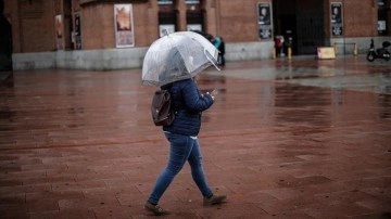 İspanya'da şiddetli yağış yaşamı felç etti